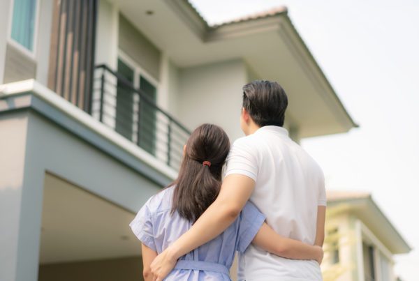 pandemic put spotlight on virtual home inspections - couple in front of house